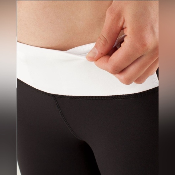 Lululemon Athletica Run: Mod Moves Crop in Black / White women’s size 8 - Picture 5 of 14